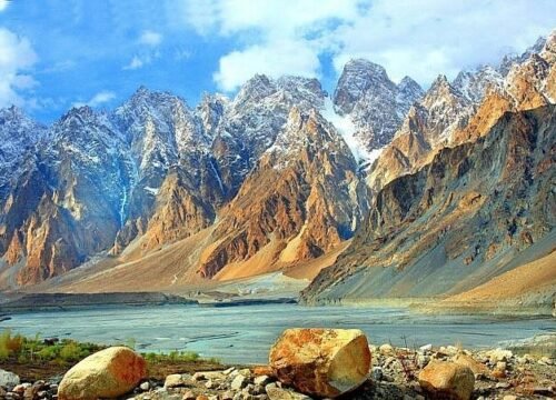 Discover the Enchanting Beauty of Hunza Valley